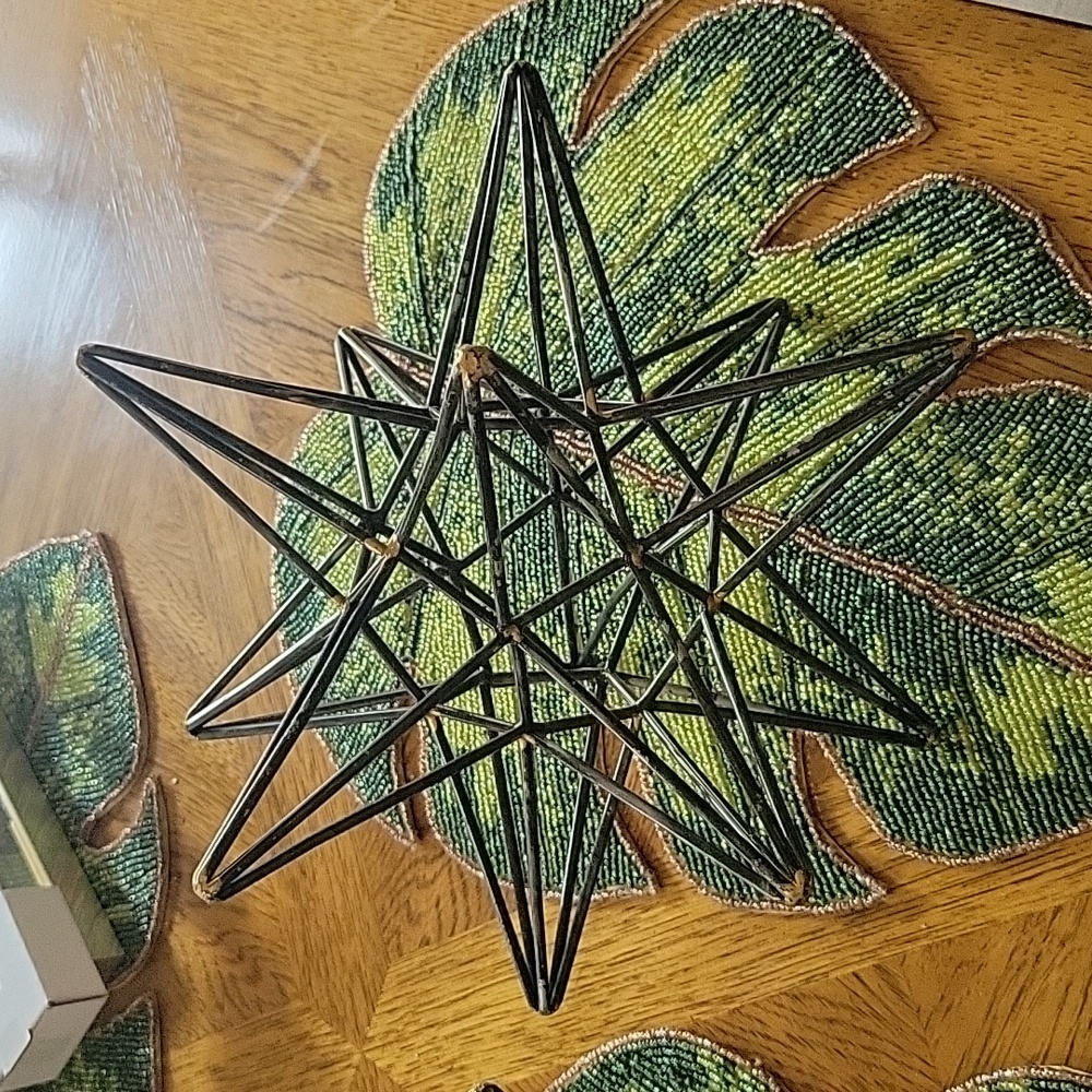 Set of 2 distressed balck bronze metal star decor - Picture 2 of 4
